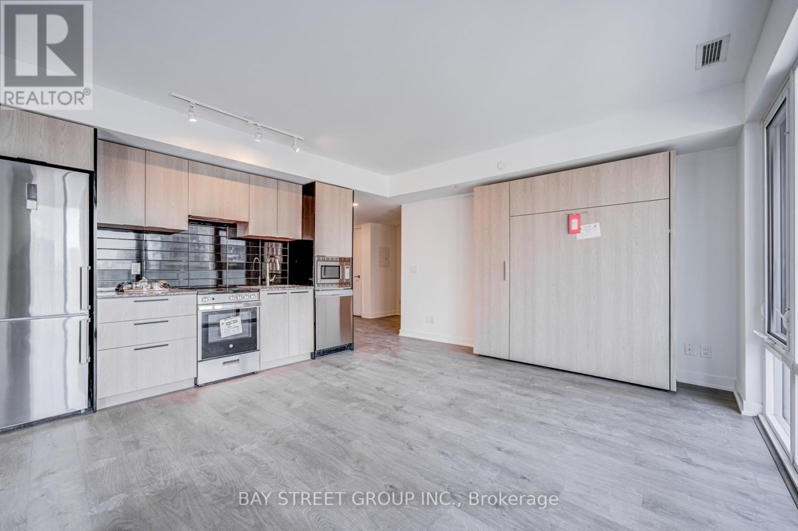 Photo 6 of 902 501 Yonge Street, Toronto ON