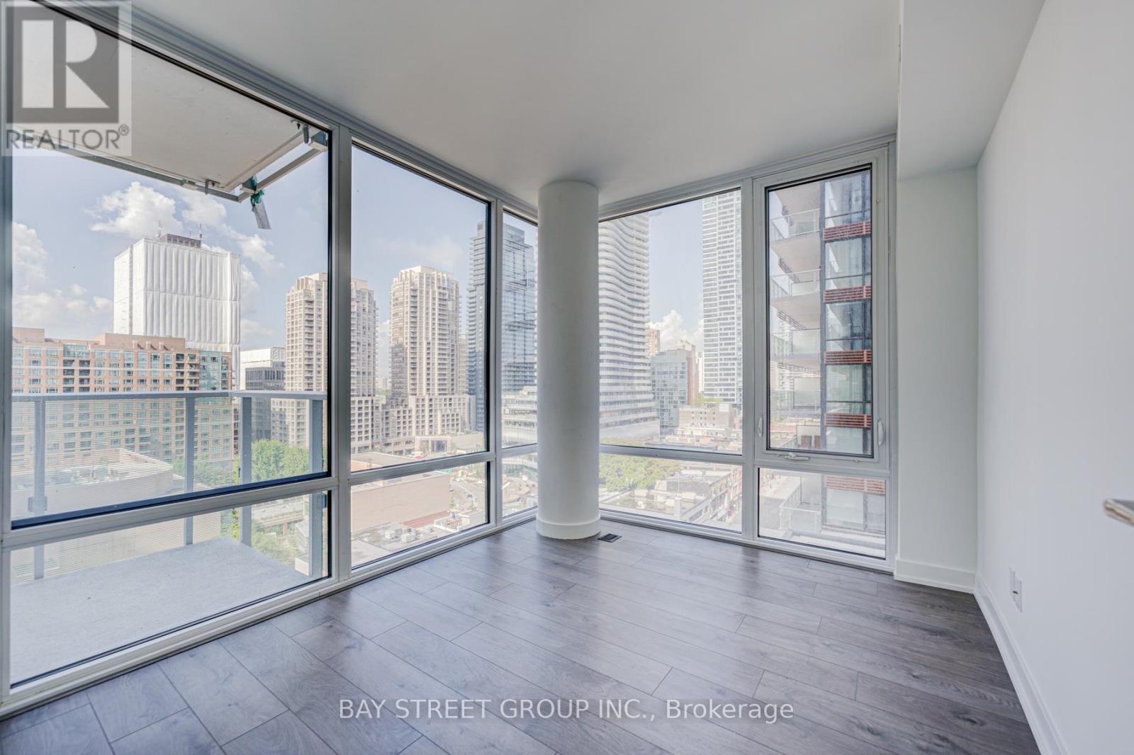 Photo 8 of 902 501 Yonge Street, Toronto ON