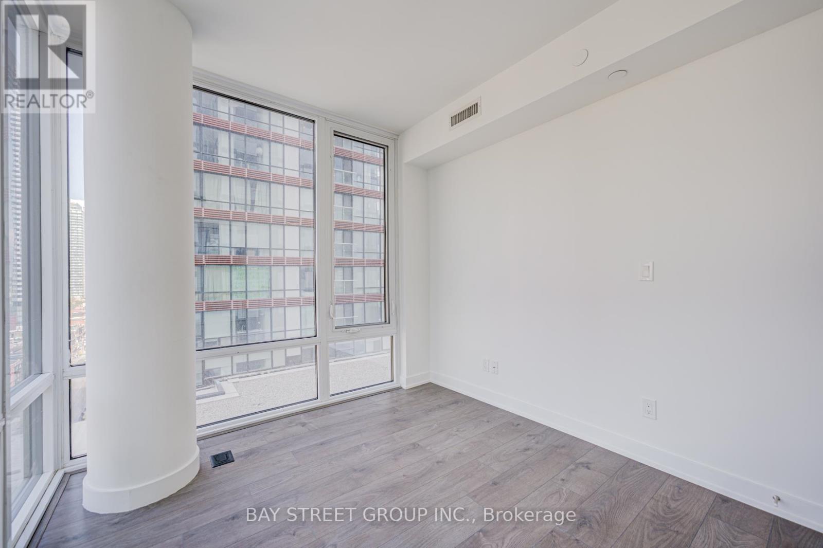 Photo 9 of 902 501 Yonge Street, Toronto ON