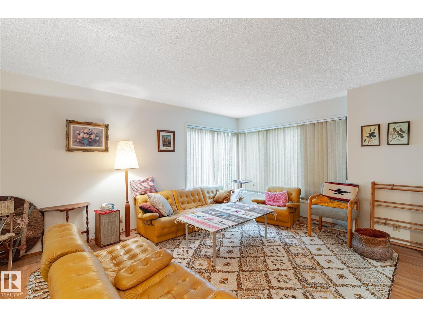 Photo 31 of 4803 154 St Nw Nw, Edmonton AB