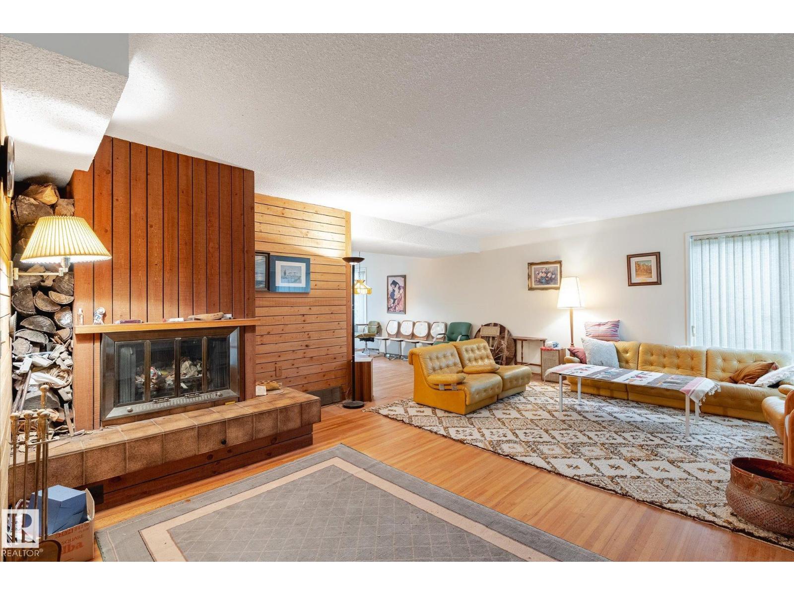 Photo 19 of 4803 154 St Nw Nw, Edmonton AB