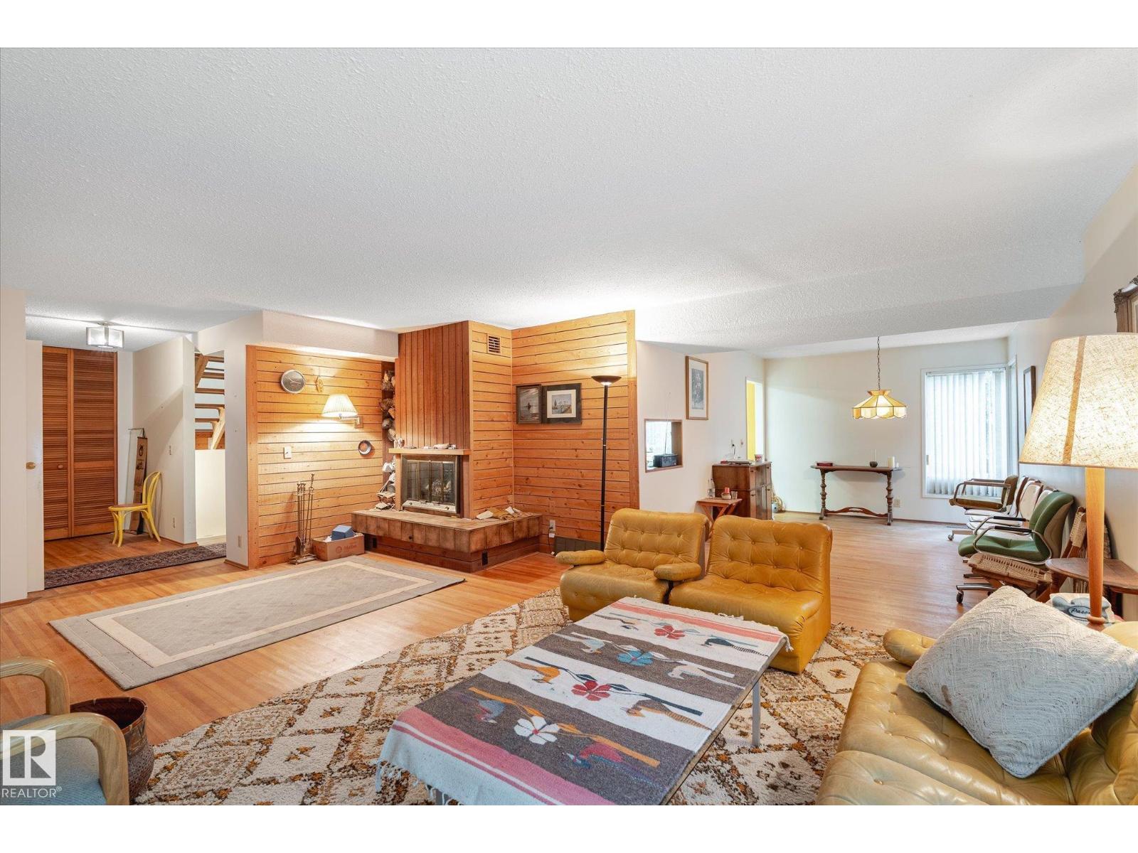 Photo 18 of 4803 154 St Nw Nw, Edmonton AB