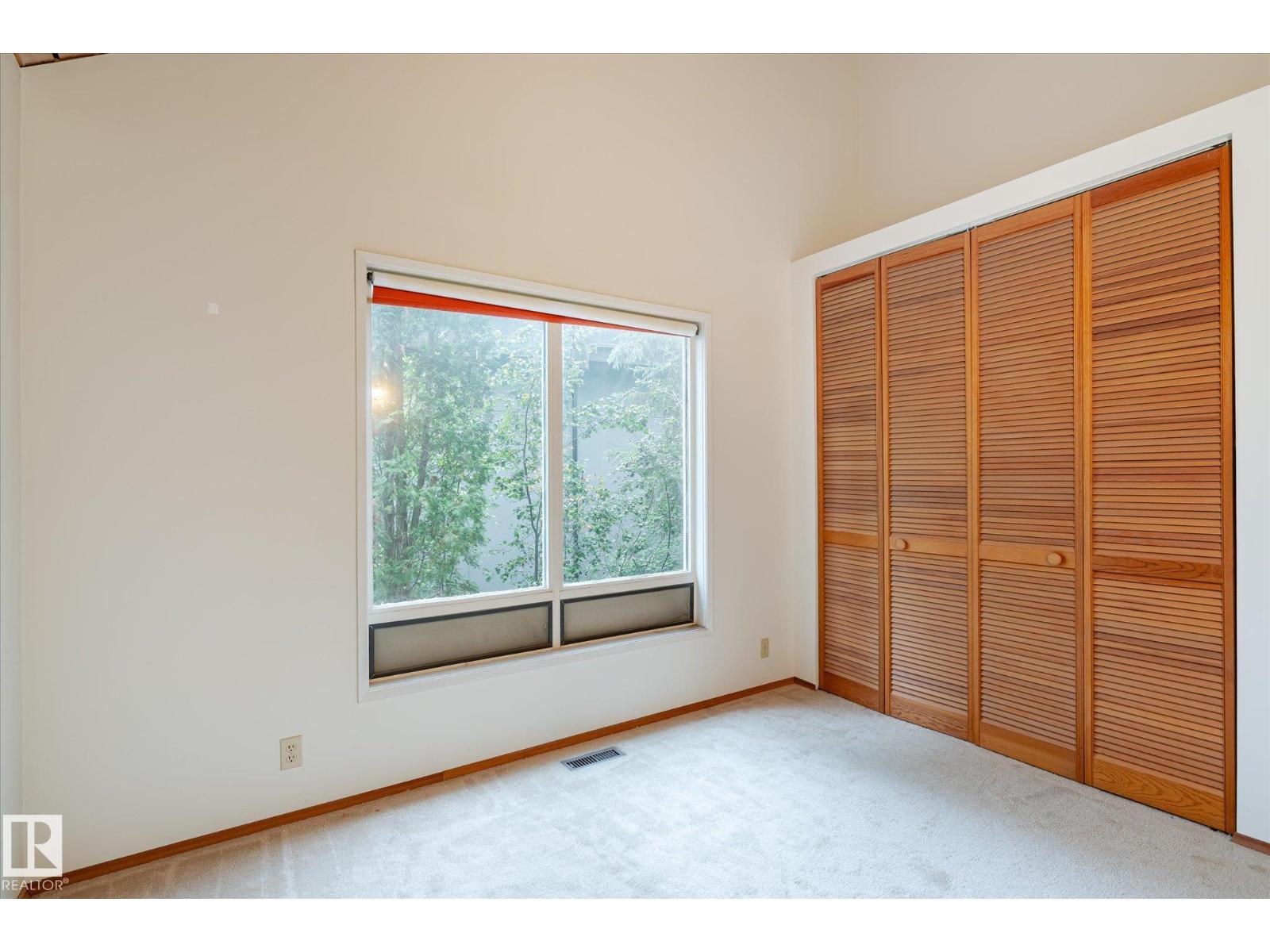 Photo 9 of 4803 154 St Nw Nw, Edmonton AB