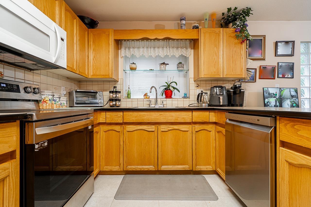Photo 9 of 16732 83 Avenue, Surrey BC
