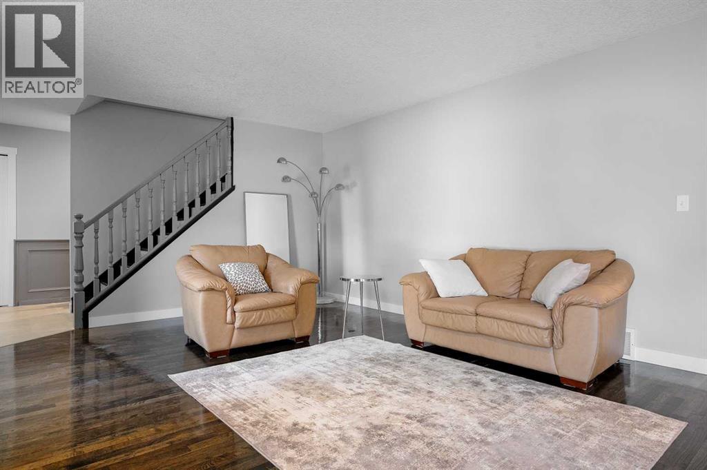 Single Family House for Sale in  deerbrook Road SE Deer Run Calgary 