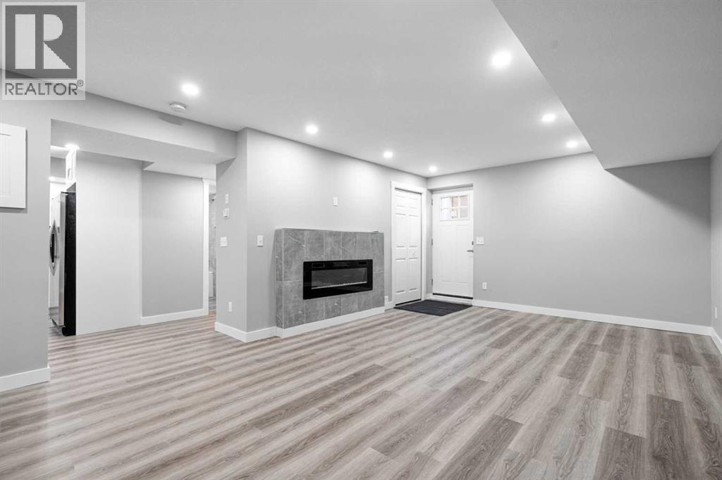 Single Family House for Sale in  deerbrook Road SE Deer Run Calgary 