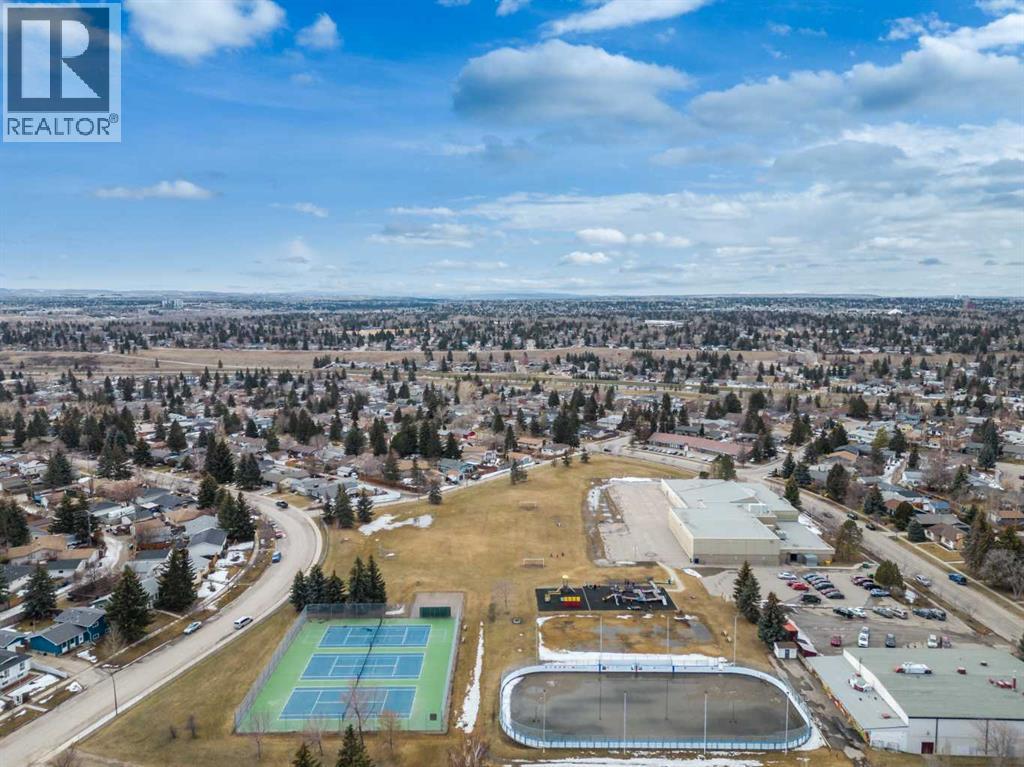 Single Family House for Sale in  deerbrook Road SE Deer Run Calgary 