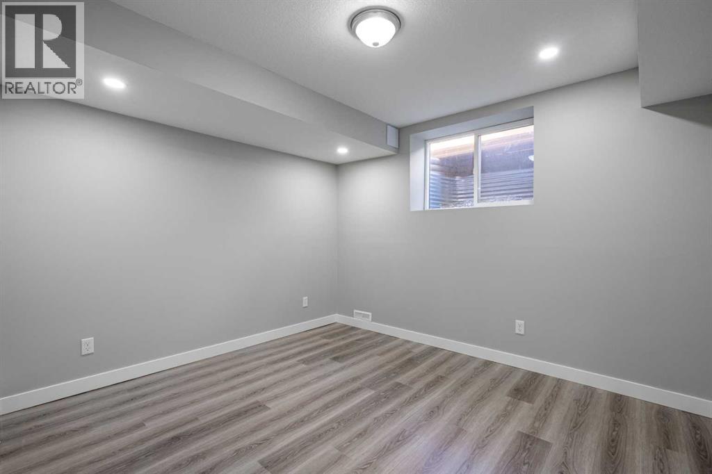 Single Family House for Sale in  deerbrook Road SE Deer Run Calgary 
