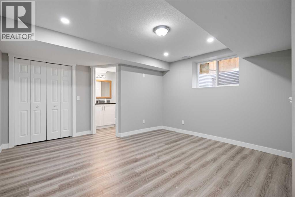 Single Family House for Sale in  deerbrook Road SE Deer Run Calgary 