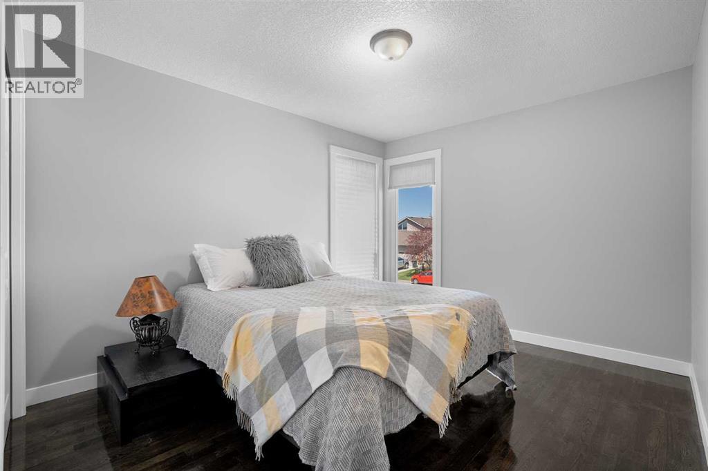 Single Family House for Sale in  deerbrook Road SE Deer Run Calgary 