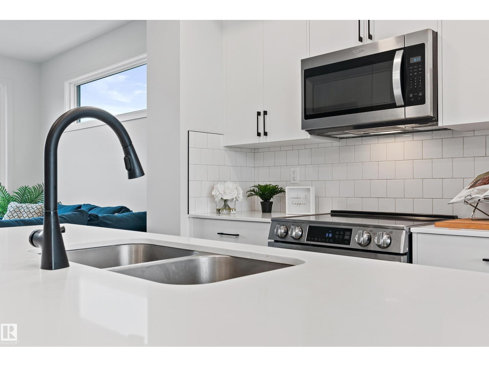 Photo 3 of 3284 Keswick Wy Sw, Edmonton AB