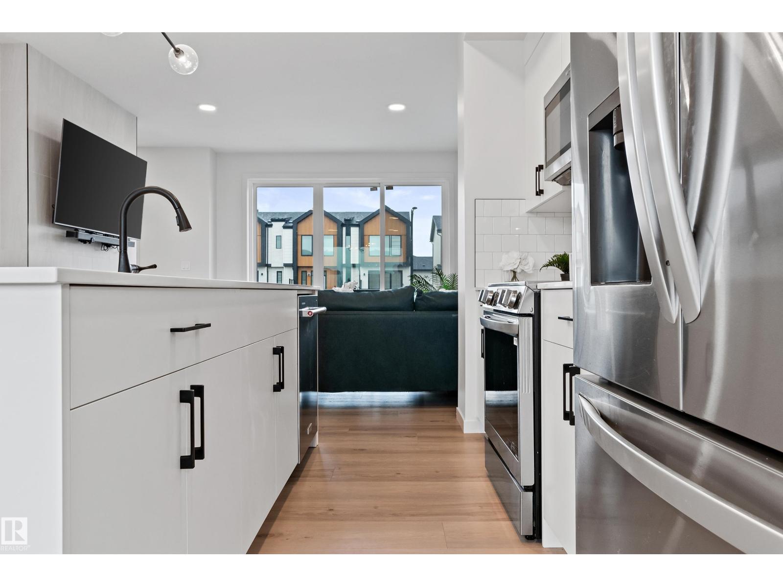 Photo 6 of 3284 Keswick Wy Sw, Edmonton AB