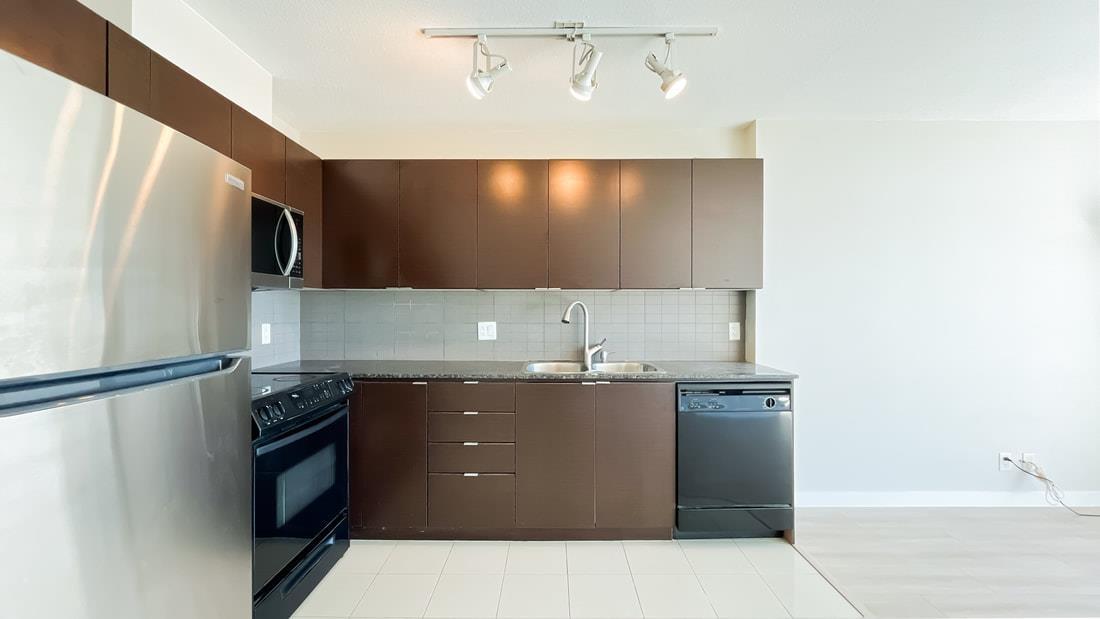 Photo 4 of 2710 13618 100 Avenue, Surrey BC