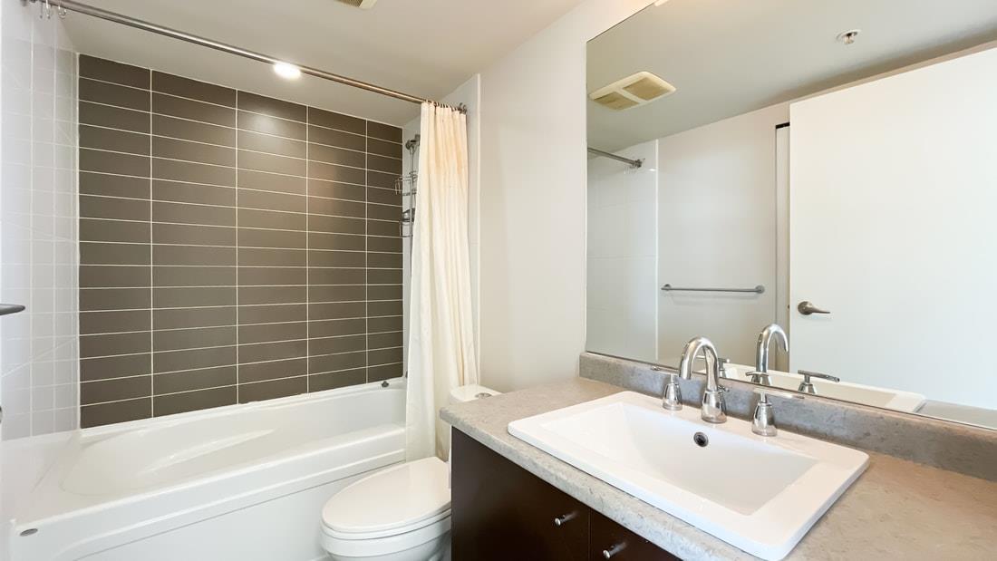 Photo 1 of 2710 13618 100 Avenue, Surrey BC