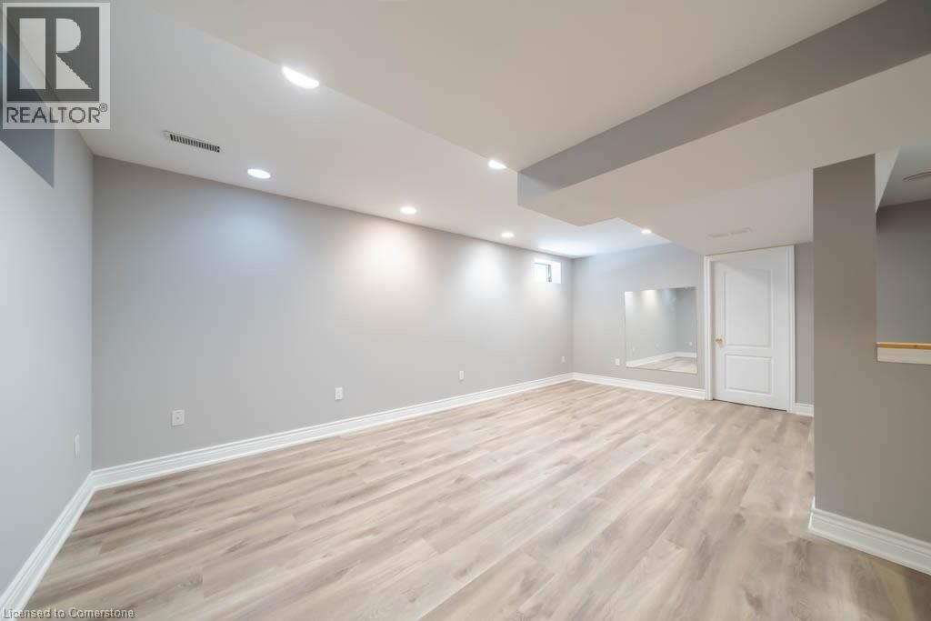 Photo 33 of 4 Cabriolet Crescent, Ancaster ON