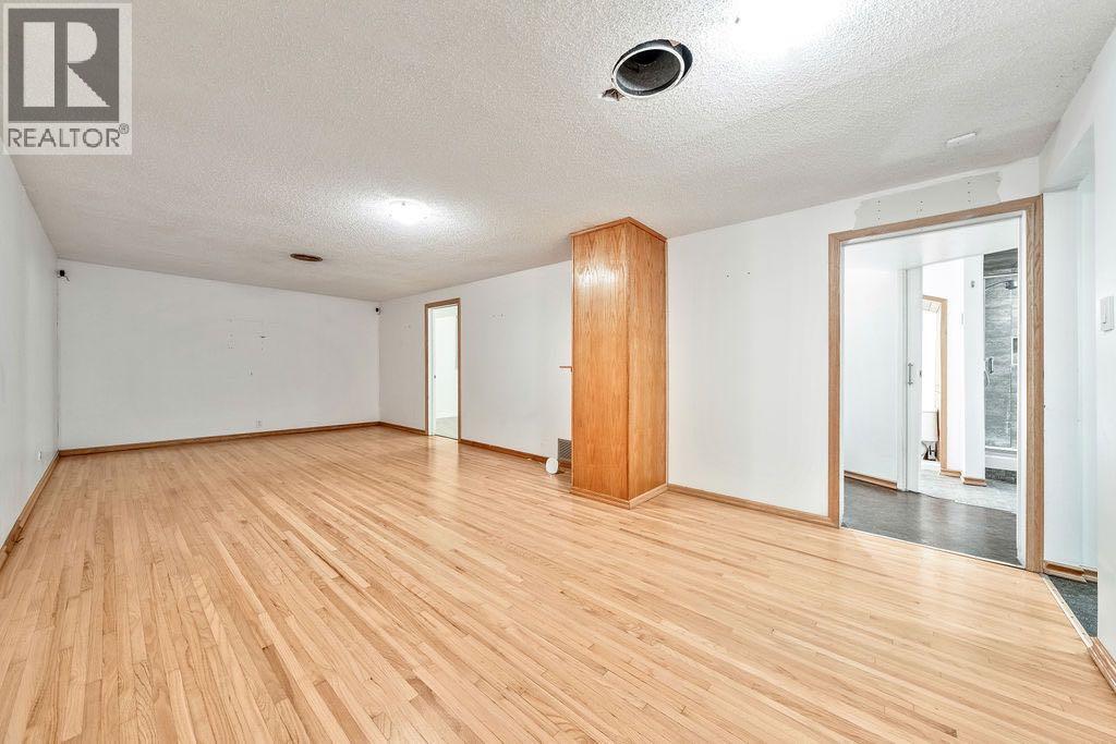 Single Family House Bungalow for Sale in   Avenue SW Elboya Calgary 