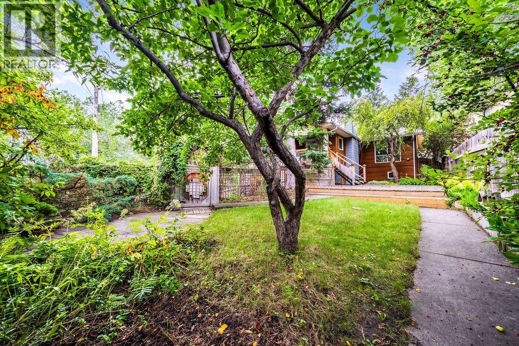 Single Family House Bungalow for Sale in   Avenue SW Elboya Calgary 