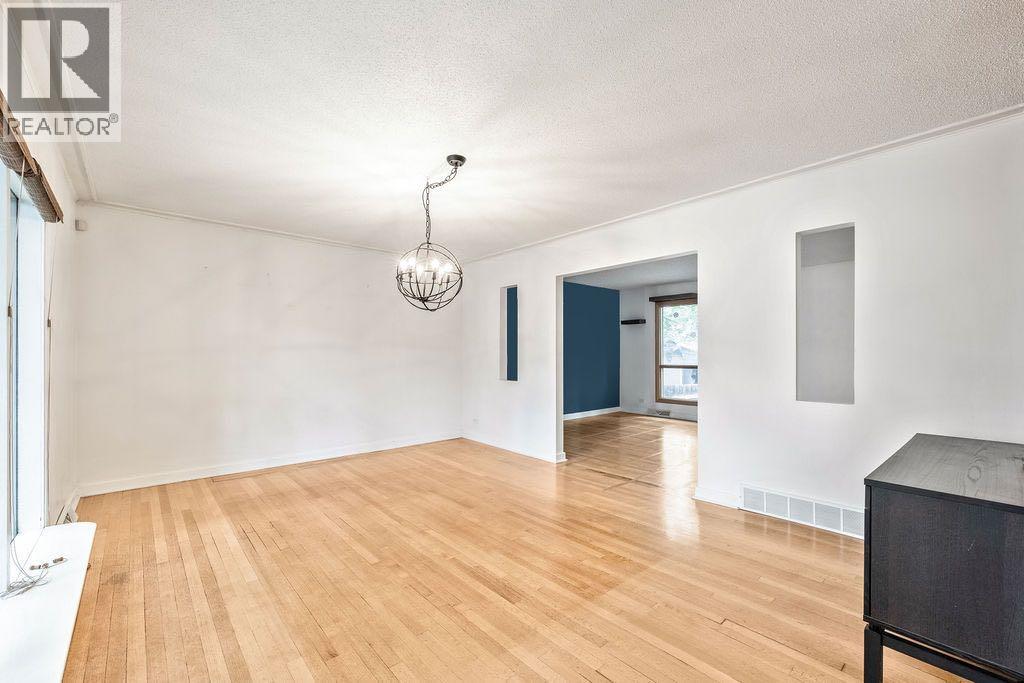 Single Family House Bungalow for Sale in   Avenue SW Elboya Calgary 