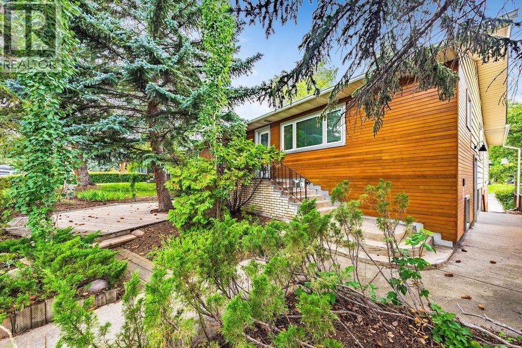 Single Family House Bungalow for Sale in   Avenue SW Elboya Calgary 