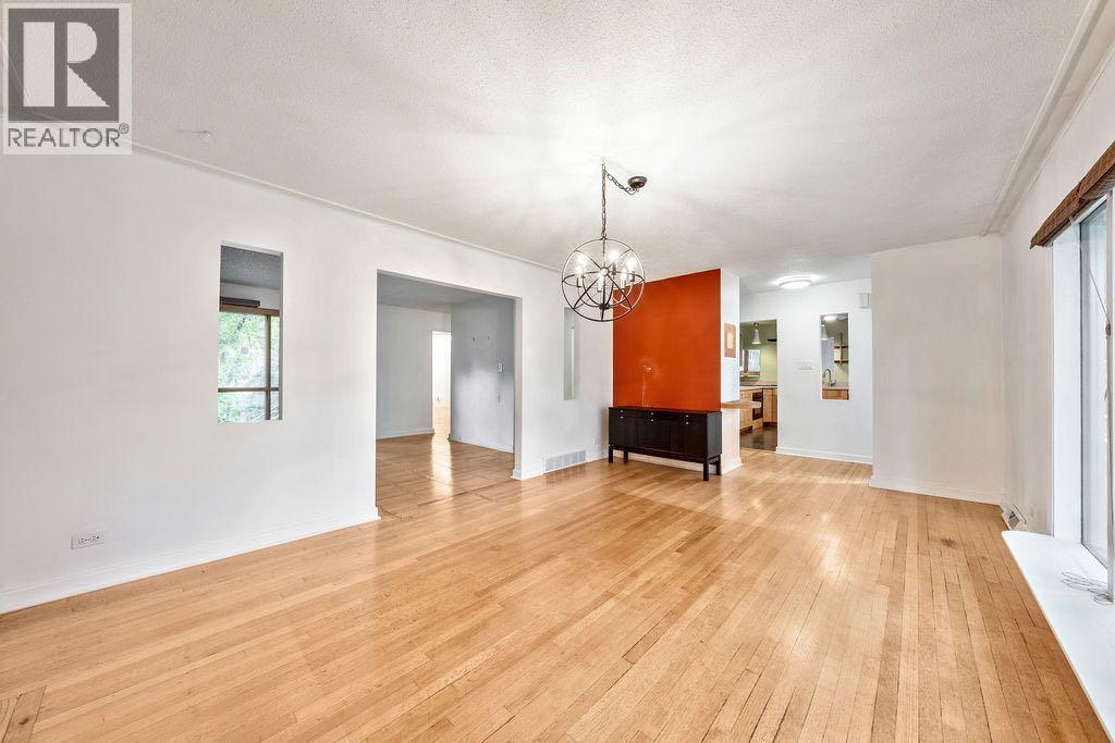 Single Family House Bungalow for Sale in   Avenue SW Elboya Calgary 
