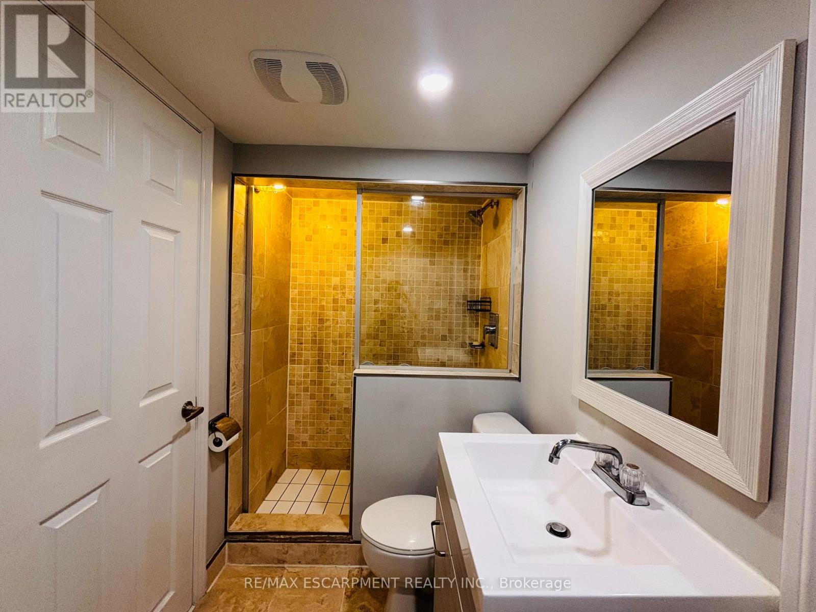 Photo 8 of 2129 Frontier Drive, Oakville ON