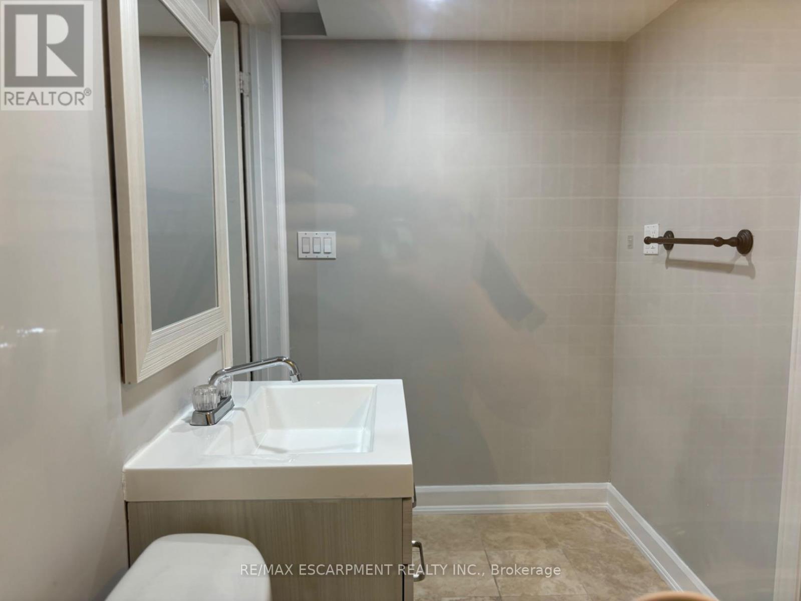 Photo 9 of 2129 Frontier Drive, Oakville ON