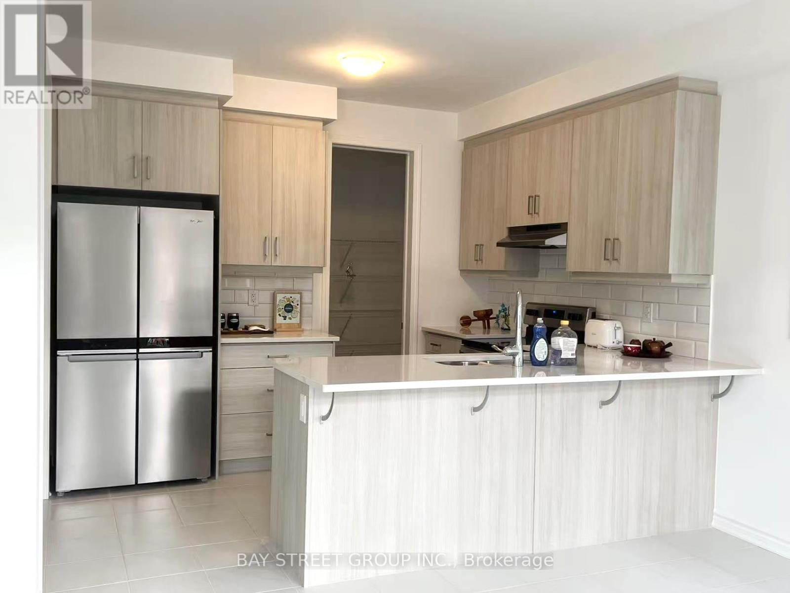 Photo 2 of 1409 William Halton Parkway, Oakville ON
