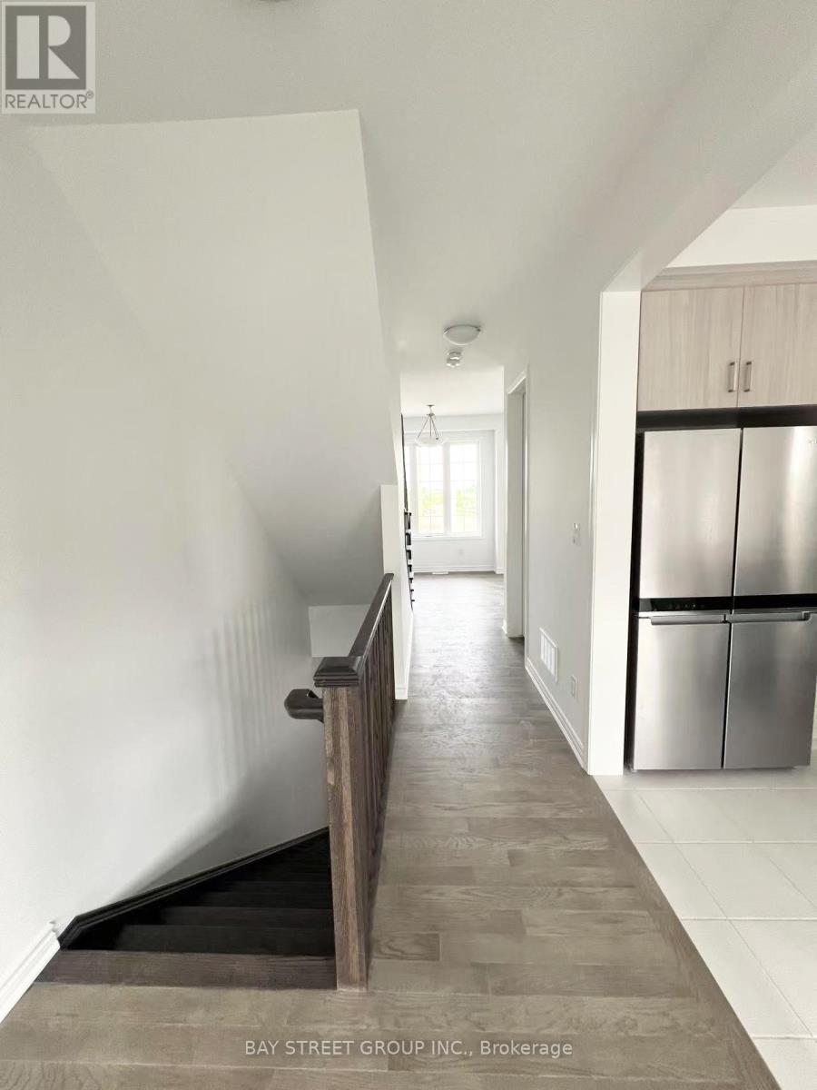 Photo 4 of 1409 William Halton Parkway, Oakville ON