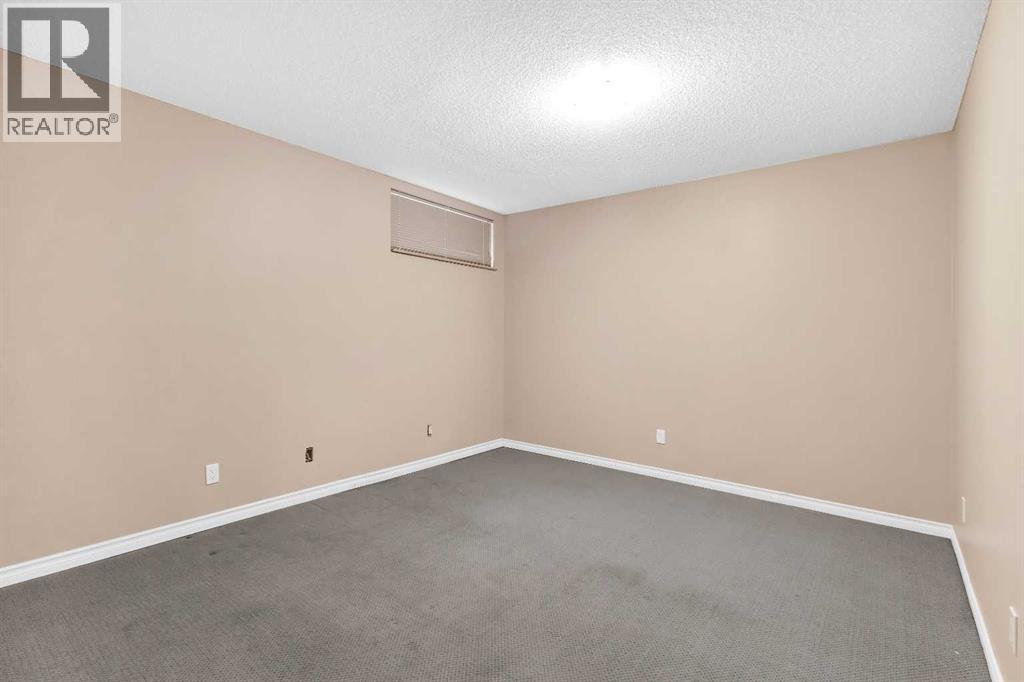 Single Family House for Sale in  Shannon Square SW Shawnessy Calgary 