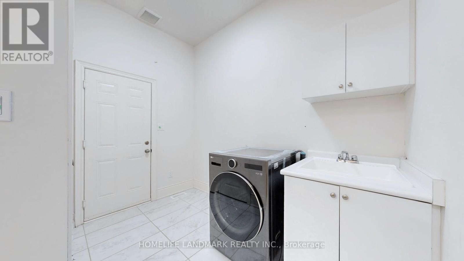 Photo 14 of 208 Wesmina Avenue, Whitchurchstouffville ON