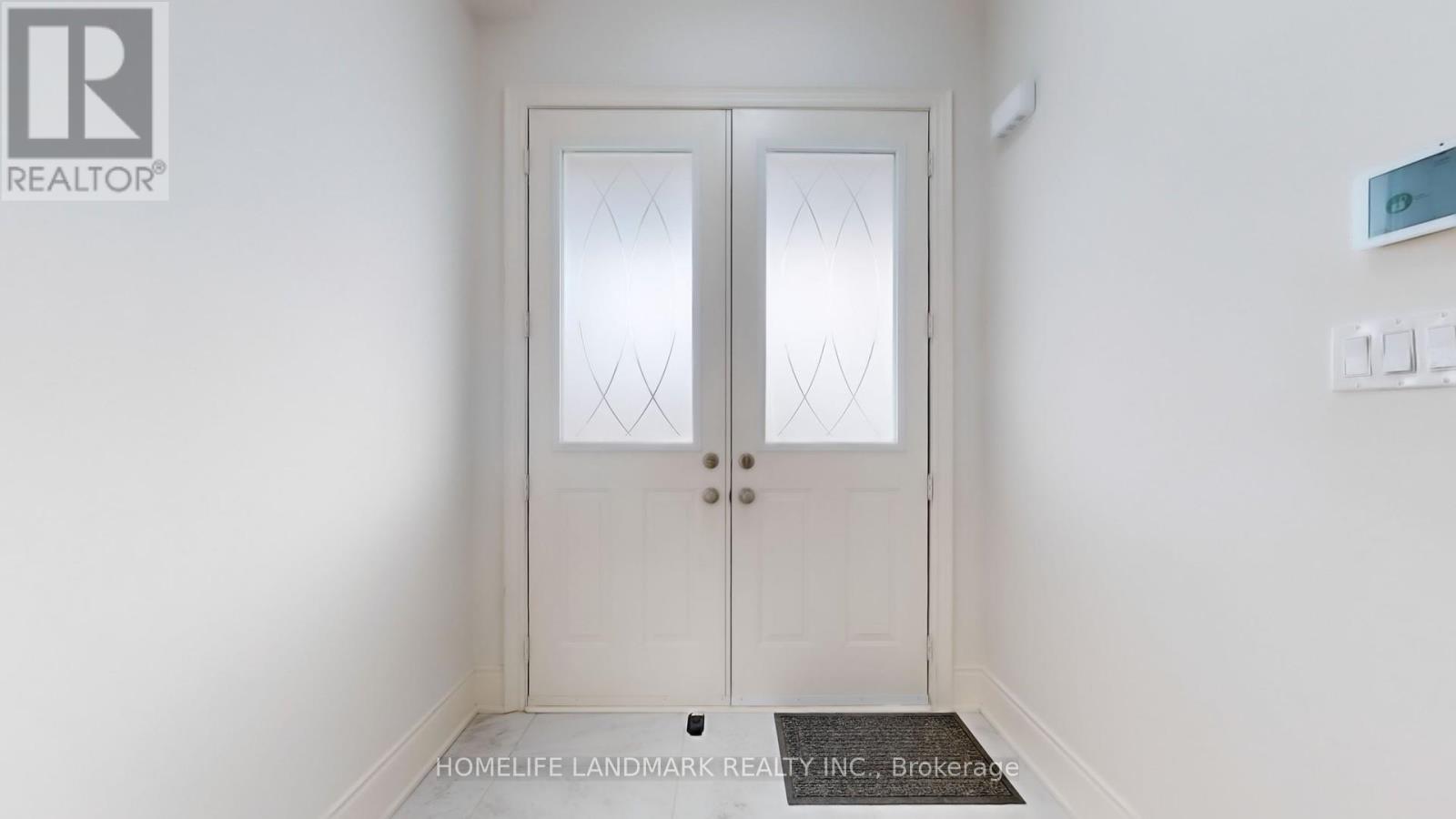 Photo 3 of 208 Wesmina Avenue, Whitchurchstouffville ON