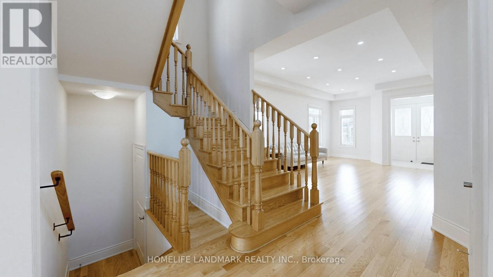 Photo 5 of 208 Wesmina Avenue, Whitchurchstouffville ON