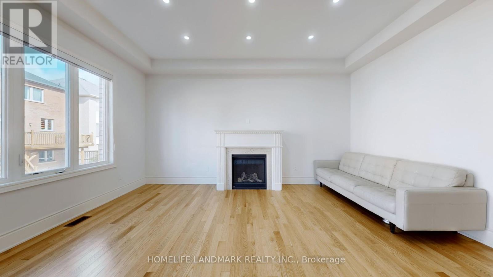 Photo 7 of 208 Wesmina Avenue, Whitchurchstouffville ON