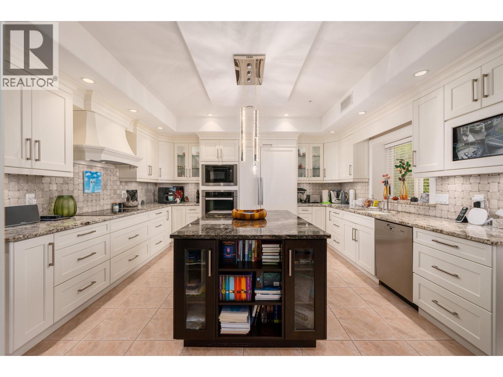 Photo 1 of 5566 Trafalgar Street, Vancouver BC