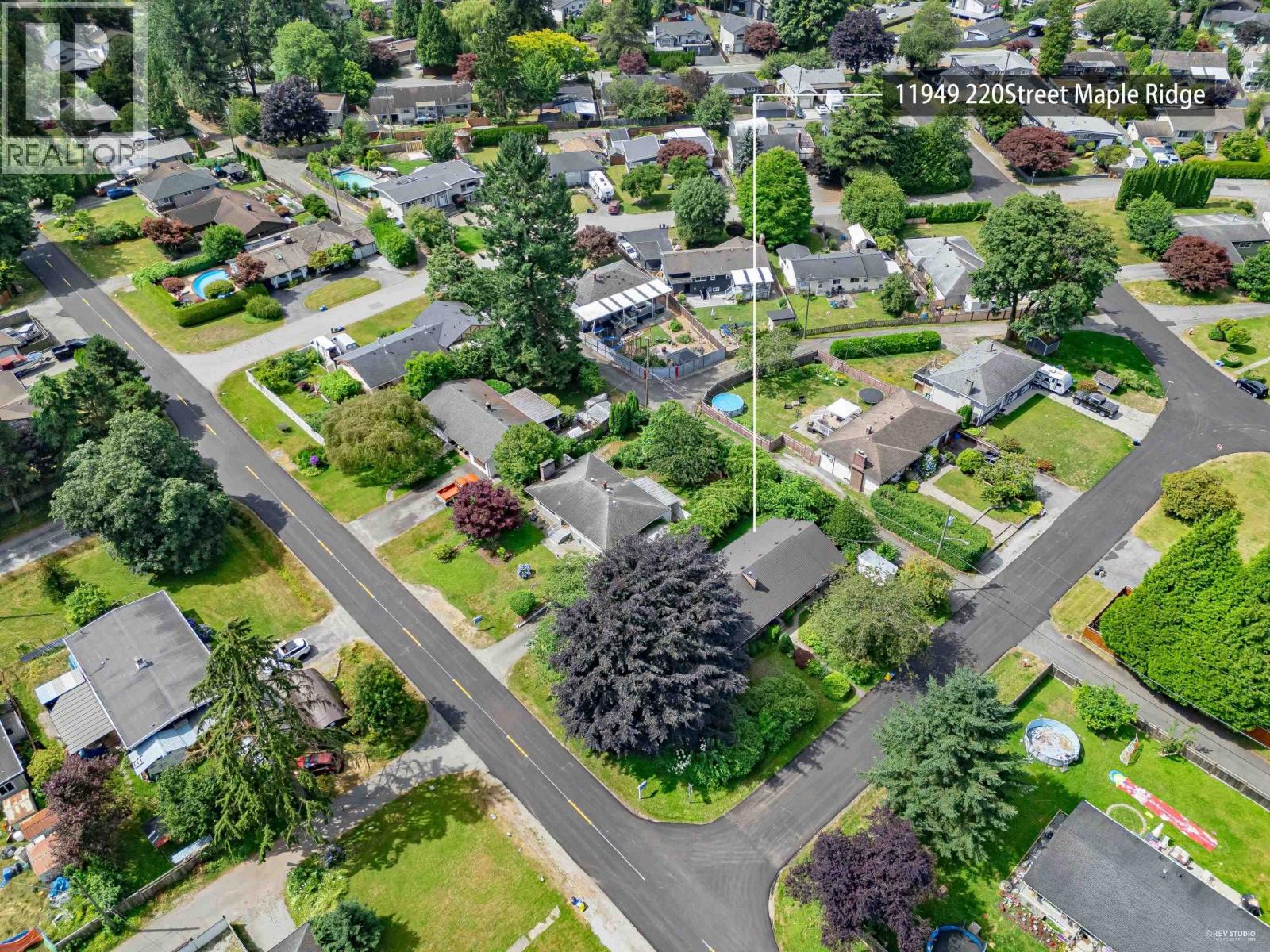 Photo 3 of 11949 220 Street, Maple Ridge BC
