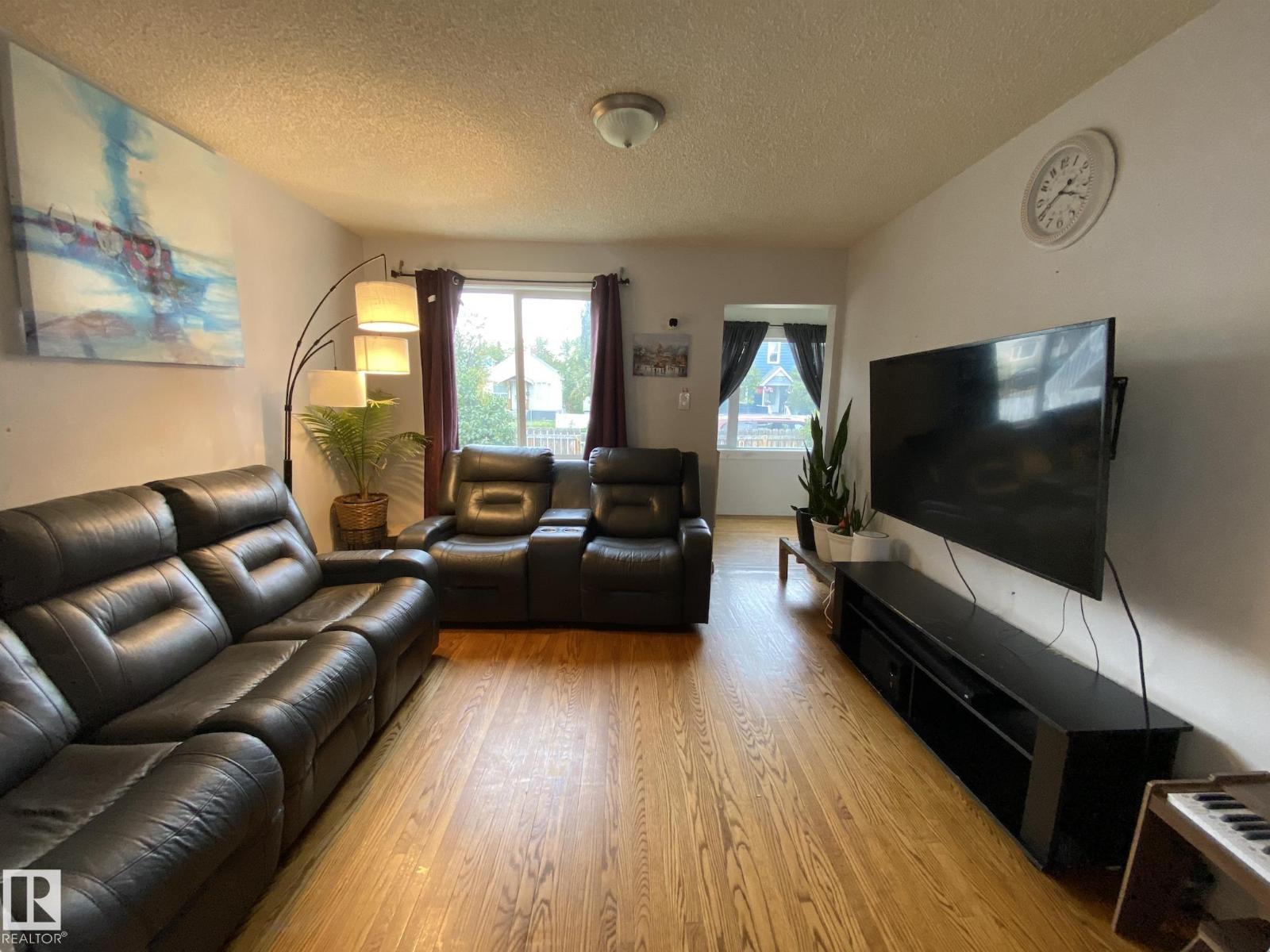 Photo 4 of 11447 95 St Nw, Edmonton AB