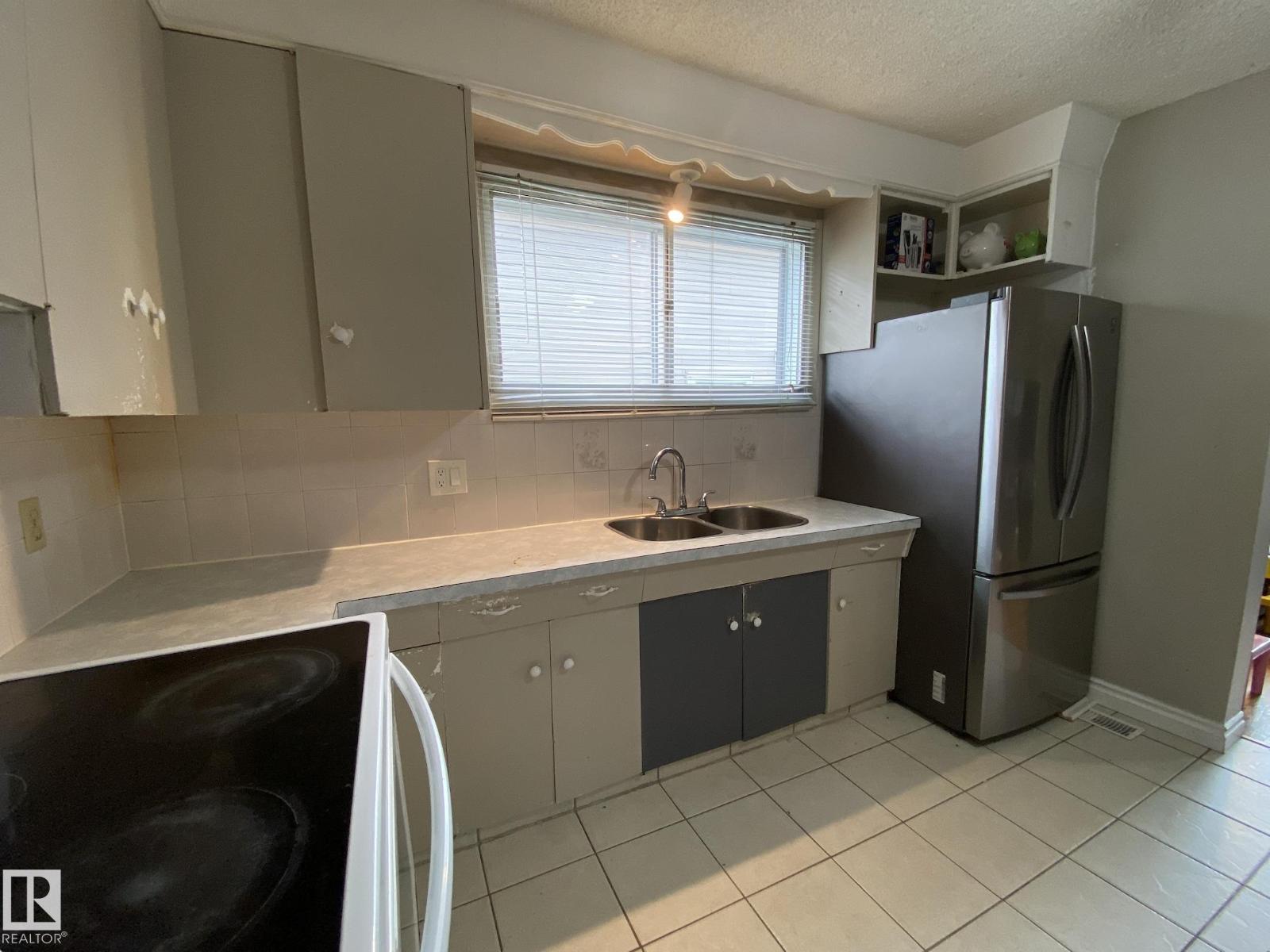 Photo 6 of 11447 95 St Nw, Edmonton AB