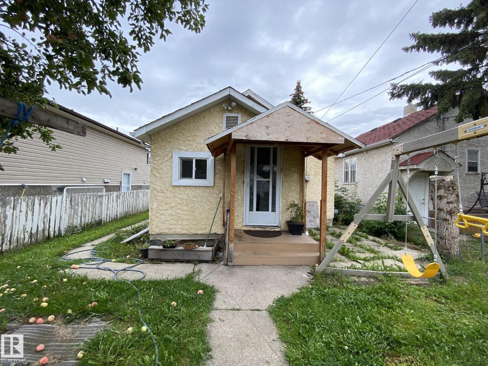 Photo 9 of 11447 95 St Nw, Edmonton AB