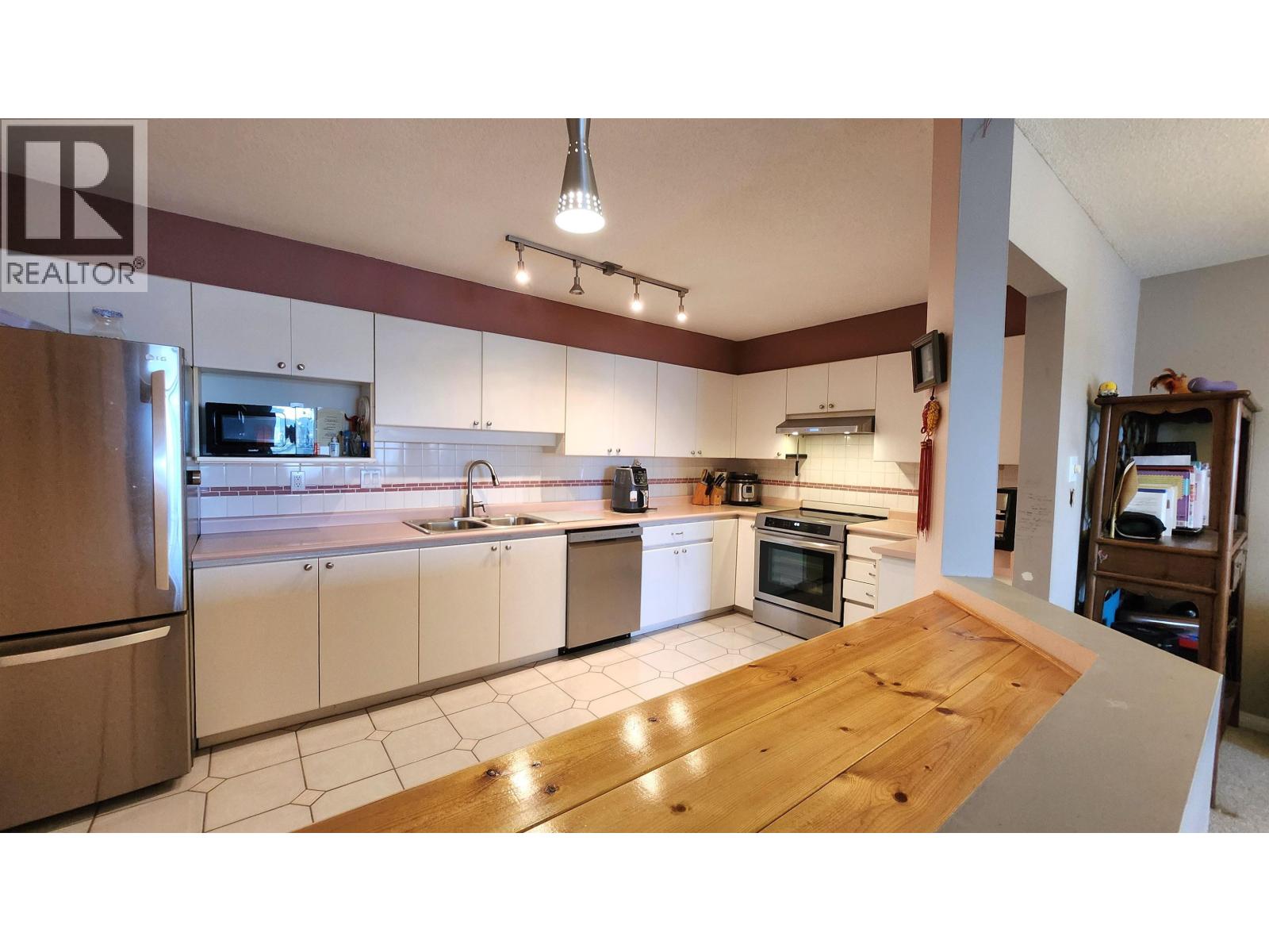 Photo 6 of 1505 1235 Quayside Drive, New Westminster BC