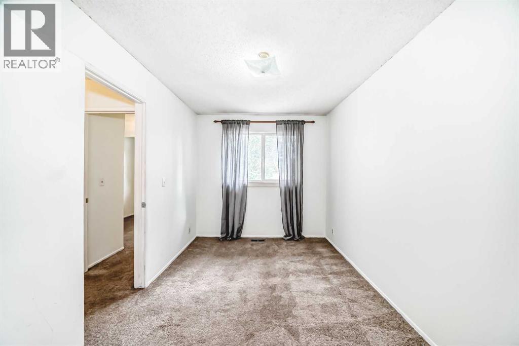 Single Family House for Sale in    Avenue SE Penbrooke Meadows Calgary 