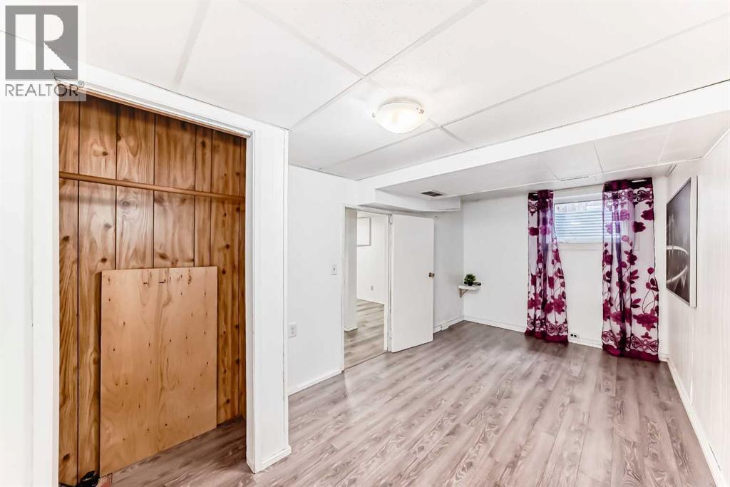 Single Family House for Sale in    Avenue SE Penbrooke Meadows Calgary 