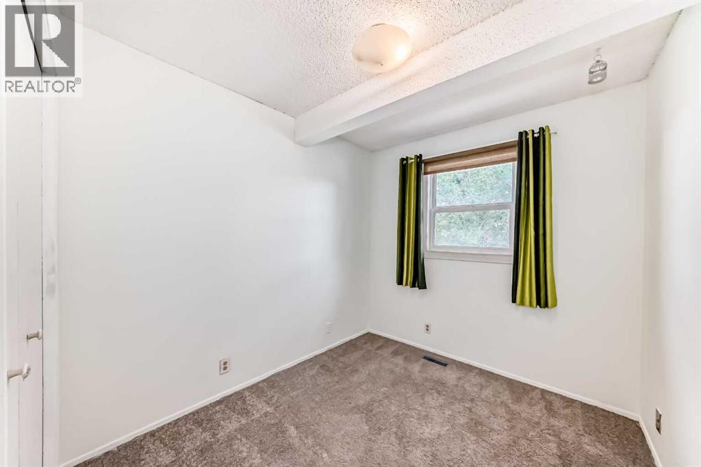 Single Family House for Sale in    Avenue SE Penbrooke Meadows Calgary 