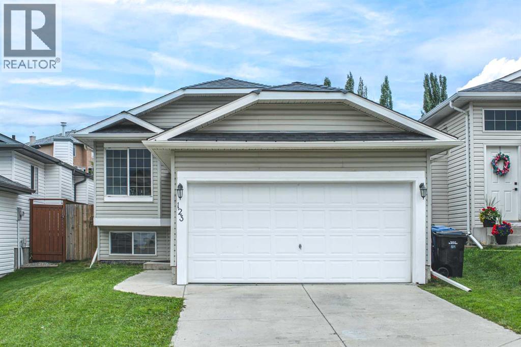 123 Royal Birch Manor NW, Calgary, Alberta
