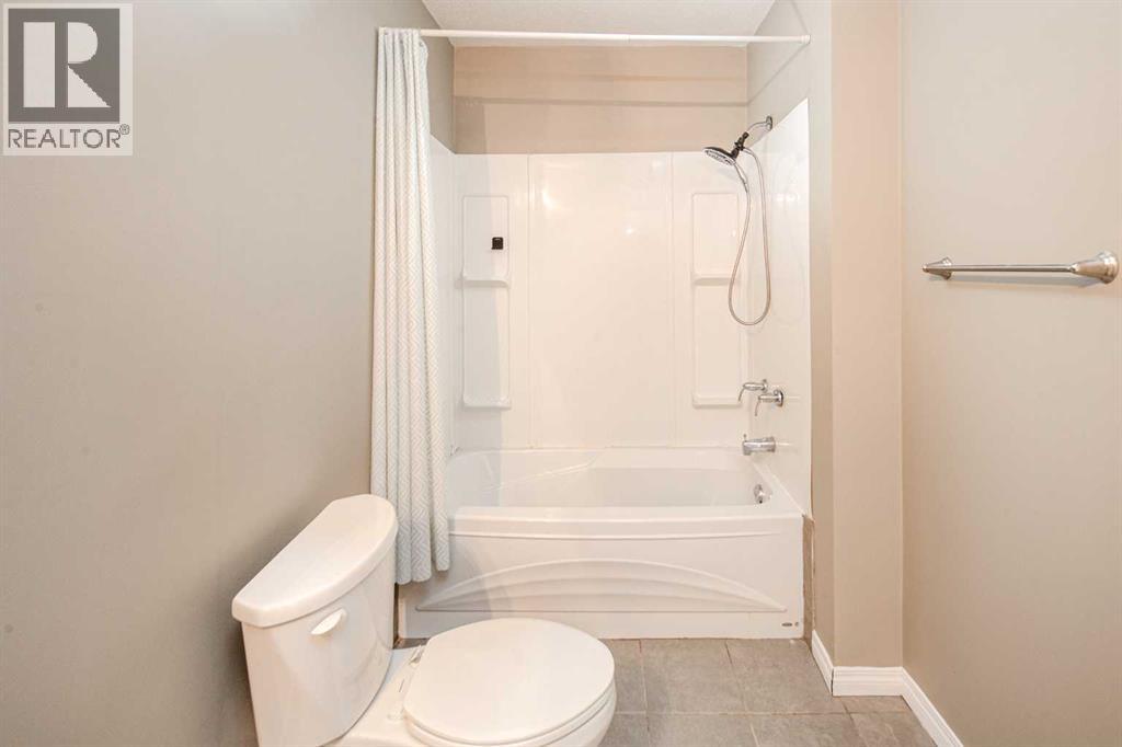 Single Family House Bi-level for Sale in  Royal Birch Manor NW Royal Oak Calgary 