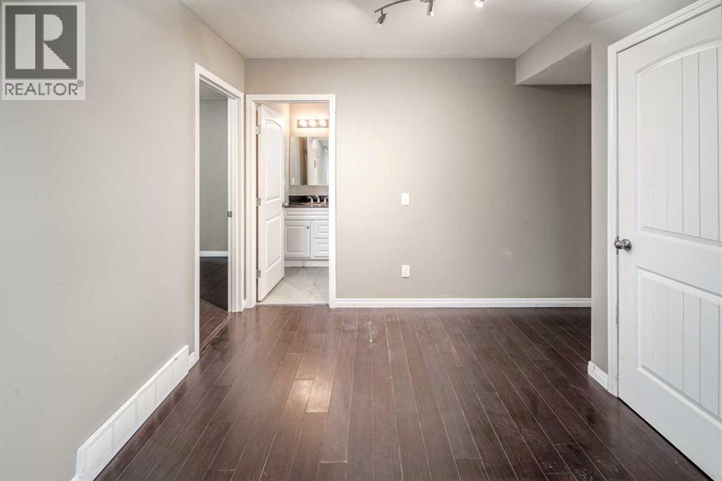 Single Family House Bi-level for Sale in  Royal Birch Manor NW Royal Oak Calgary 