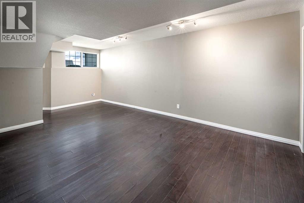 Single Family House Bi-level for Sale in  Royal Birch Manor NW Royal Oak Calgary 