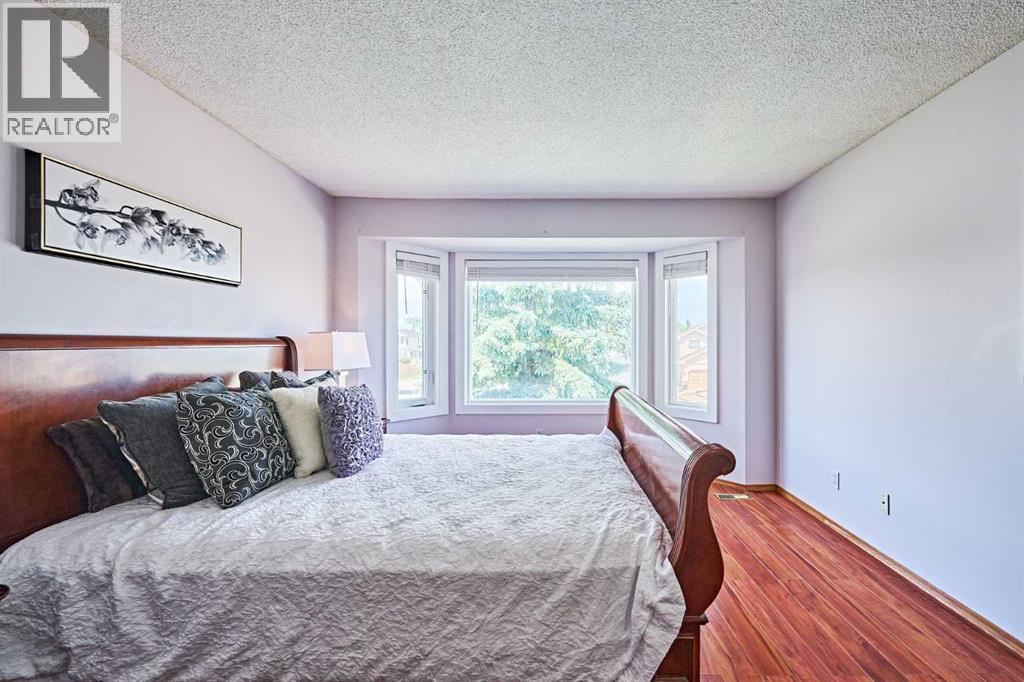 Single Family House for Sale in  Hawkstone Drive NW Hawkwood Calgary 