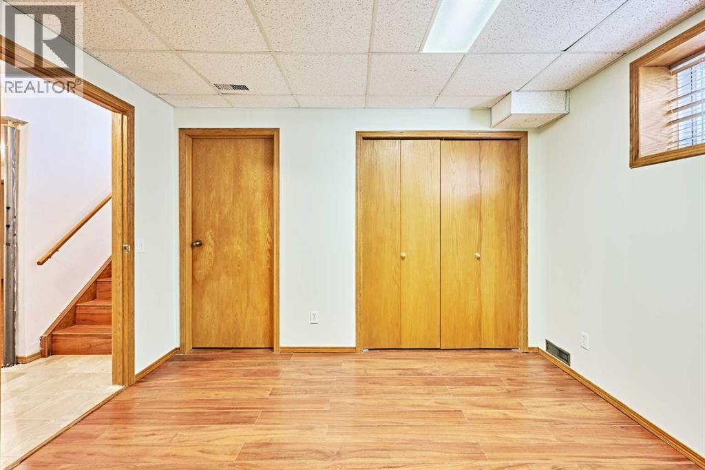 Single Family House for Sale in  Hawkstone Drive NW Hawkwood Calgary 