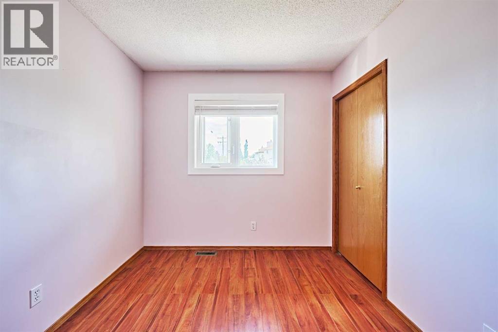 Single Family House for Sale in  Hawkstone Drive NW Hawkwood Calgary 