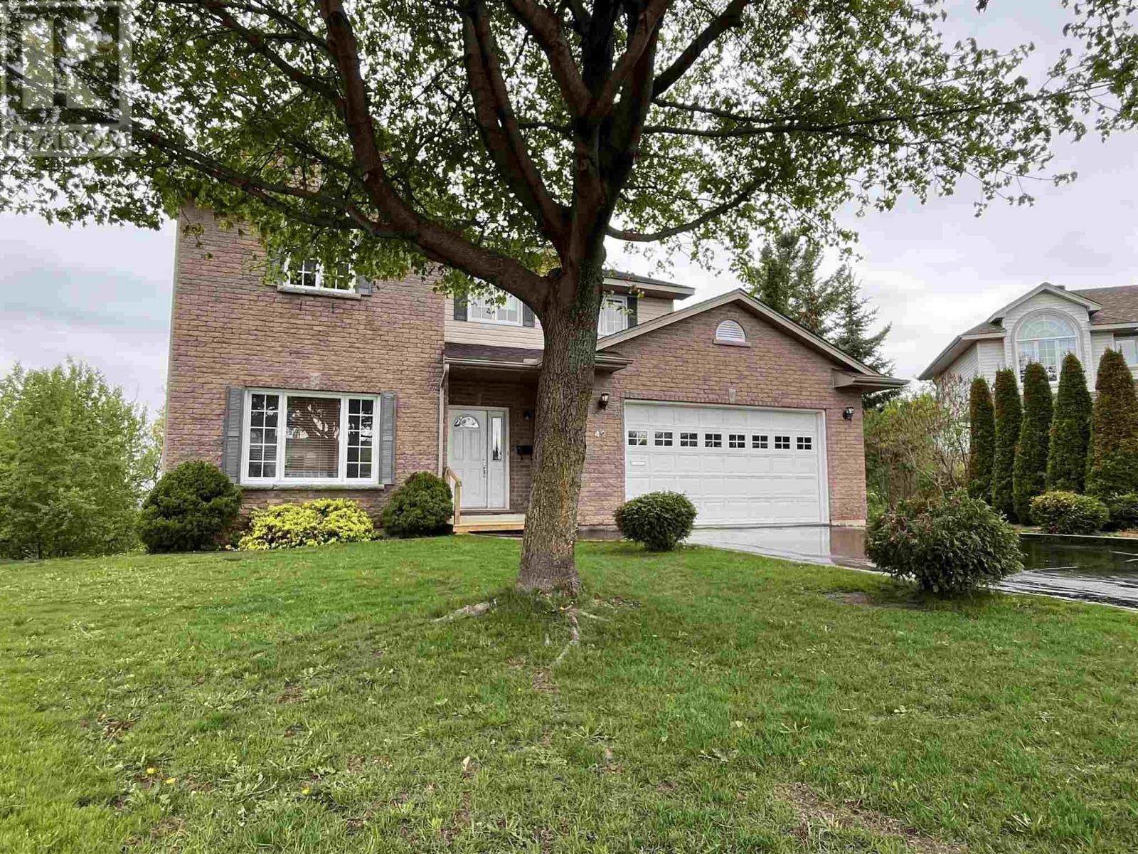 Photo 2 of 42 Cody Point Ct, Sault Ste Marie ON